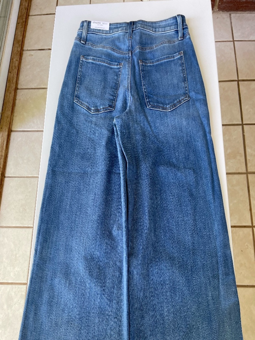 Chico's High Rise Wide Leg Crop Denim NWT size Chico 0/US 4 - Picture 2 of 5